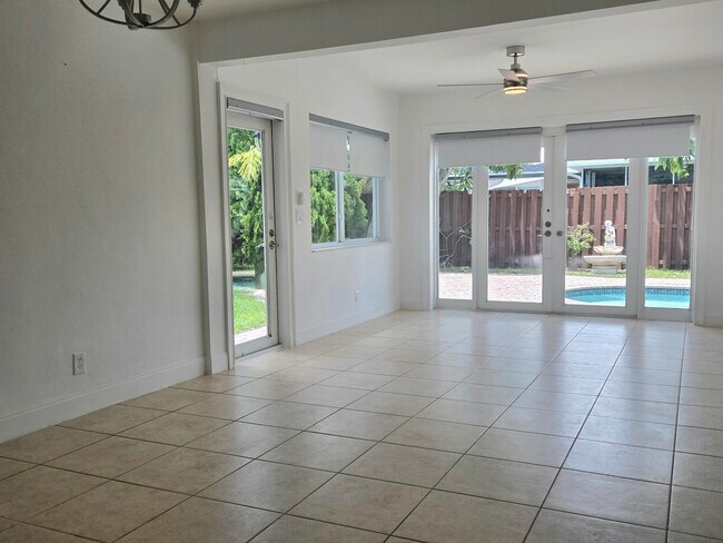 Building Photo - 806 N 31st Ct