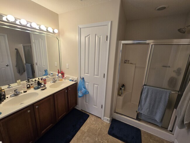 Building Photo - 2009 Breck Ave