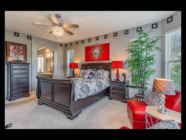 Building Photo - Fully Furnished home ** 1 to 2 month short term lease**