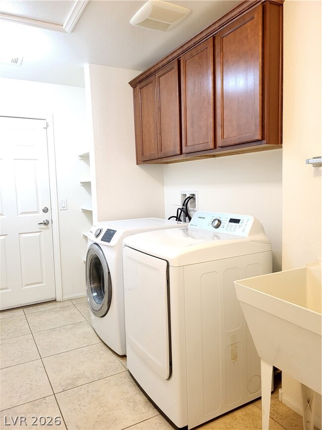 Building Photo - 4577 Halfway Rock St