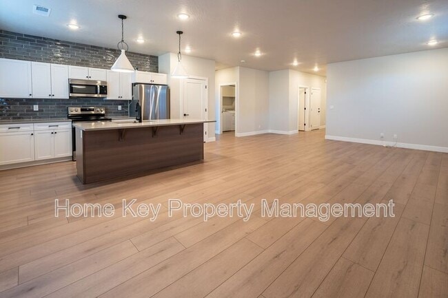 Building Photo - 3915 Razor Dr