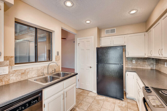 Building Photo - 8200 Neely Dr
