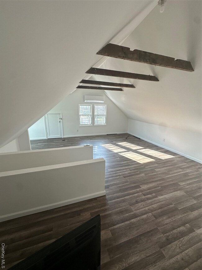 Building Photo - 290 Woodbury Rd