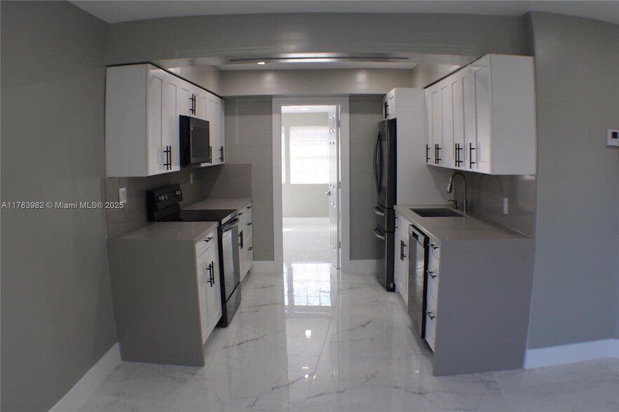 Building Photo - 515 S 61st Ter