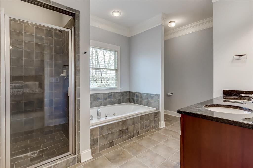 Building Photo - 345 Chastain St SE