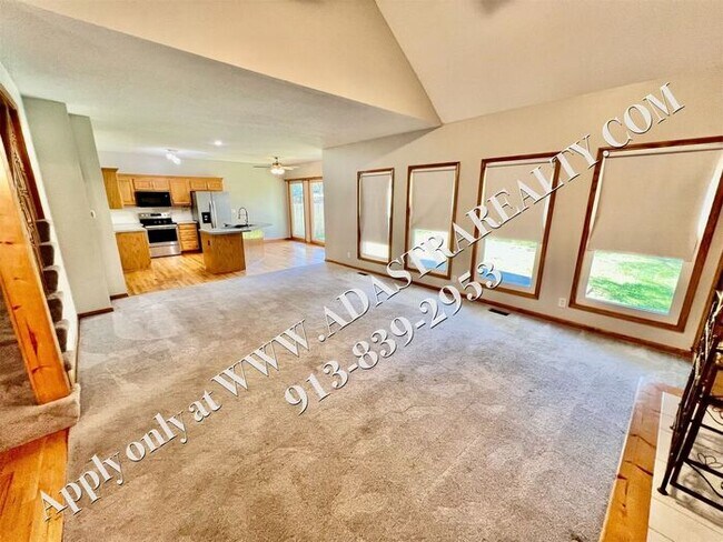 Building Photo - Updated 4 Bed 2.5 Bath in Olathe-Available...
