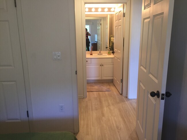 Guest Bath - 92-1212 Olani St