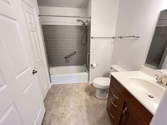 Building Photo - Branchlands Condo