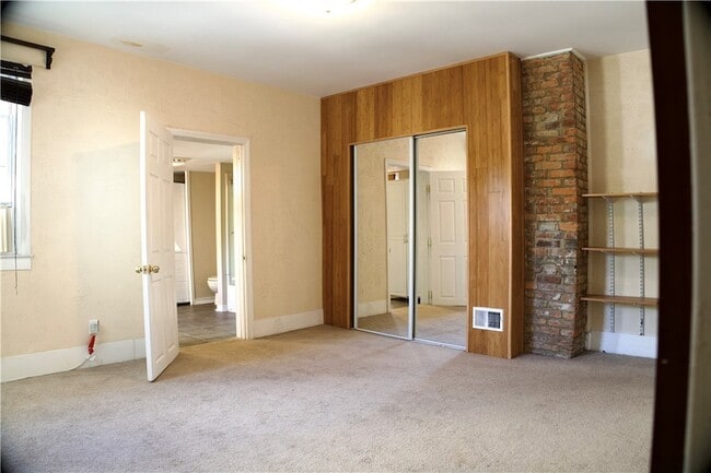 Building Photo - 23 Kosciusko Way