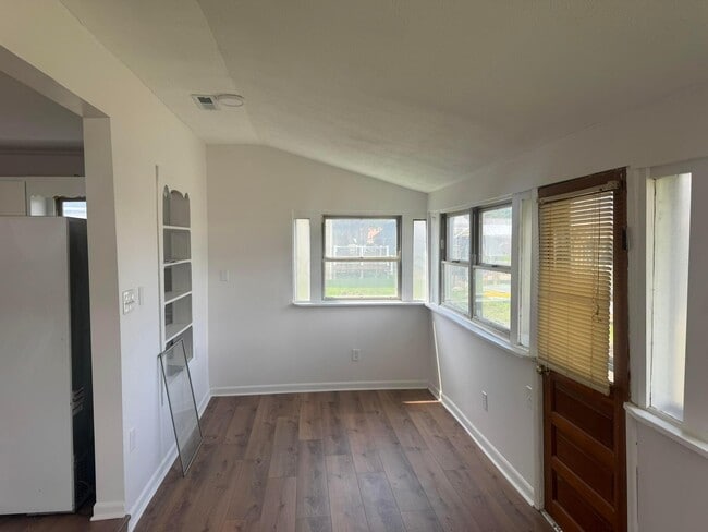 Building Photo - 4956 Island Dr