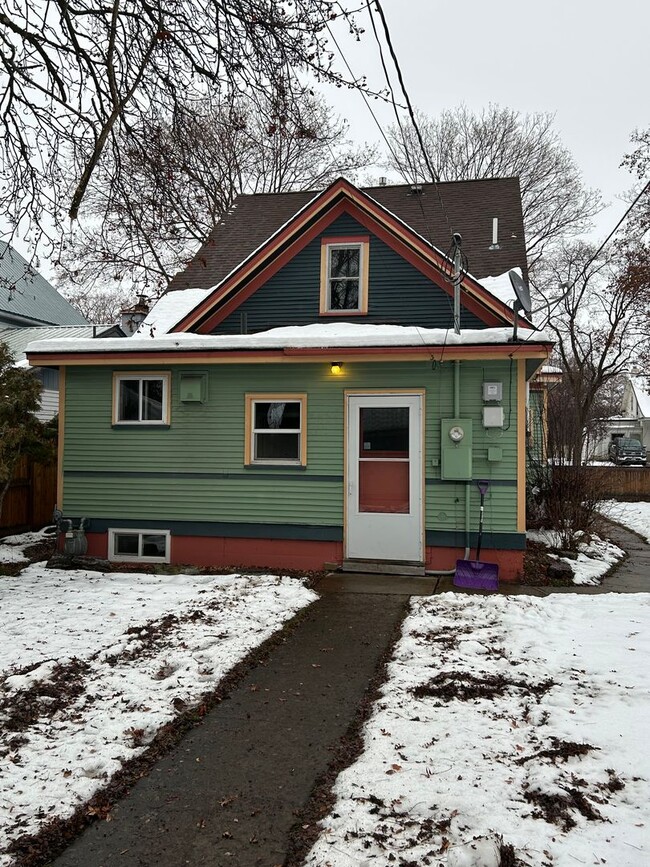 Building Photo - 4 Bedroom Home on Kalispell’s East Side – Spacious Yard & Double Garage