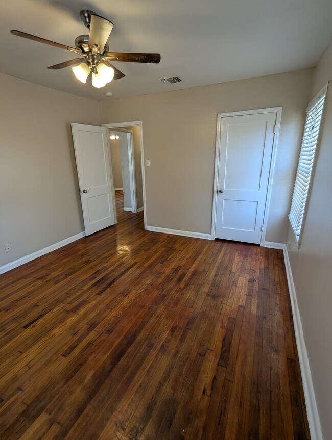 Building Photo - 5321 Howard St