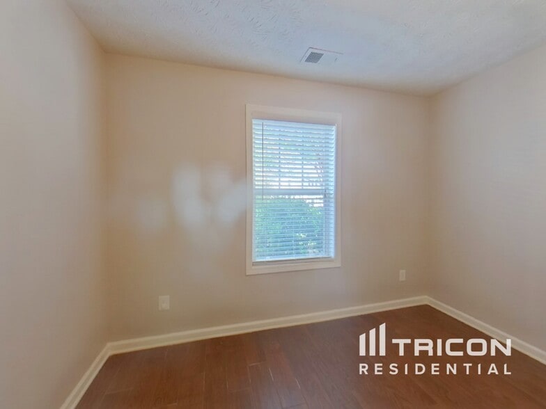Building Photo - 1011 Buckeye Ln