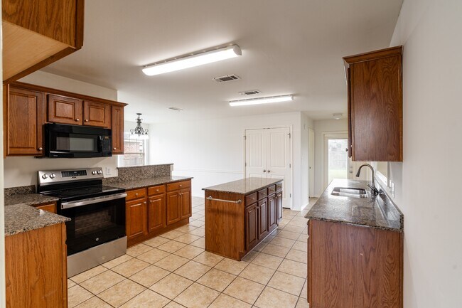 Building Photo - 1375 Selby Phillips Dr