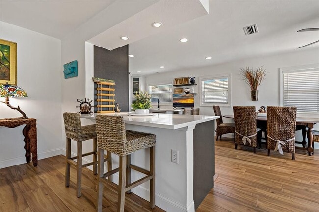 Building Photo - 10124 Yacht Club Dr
