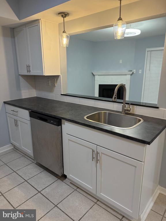 Building Photo - 313 Gregorys Way