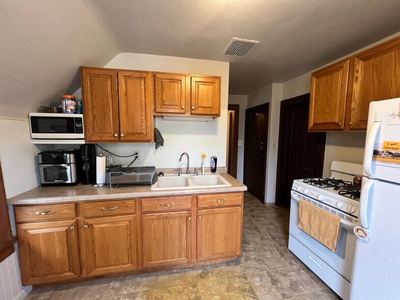 Building Photo - 3058 Hayes St NE