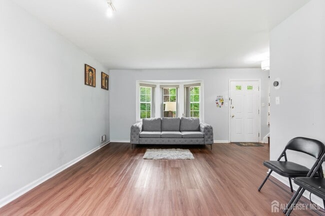 Building Photo - 2804 Cricket Cir