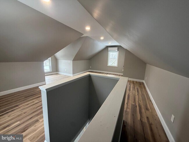 Building Photo - 111 E Barber Ave