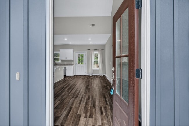 Building Photo - 3 Bedroom 2 Bathroom home in Pembroke GA - close to Ft. Stewart