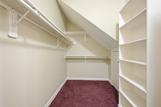 Building Photo - 25203 Oak Villa Dr