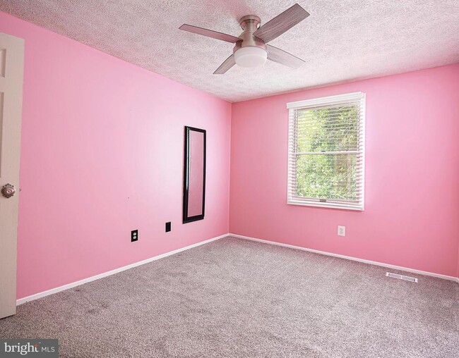 Building Photo - 703 E Broadway