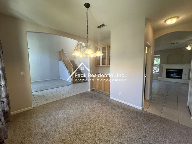 Building Photo - Spacious 4bd/3ba Folsom Home!