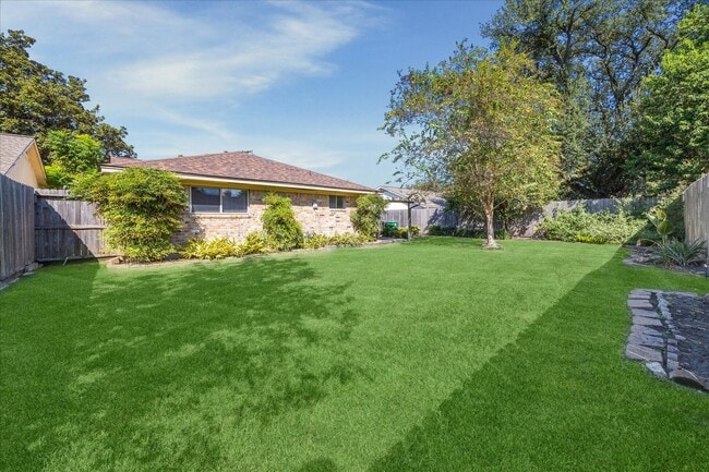 Building Photo - 9631 Philmont Dr