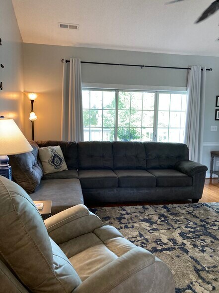 Building Photo - 4241 Hibiscus Dr