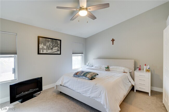 Building Photo - 20 Fantasia Ln