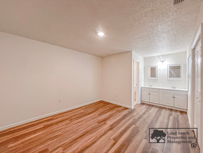Building Photo - 124 Rosalynn Cir