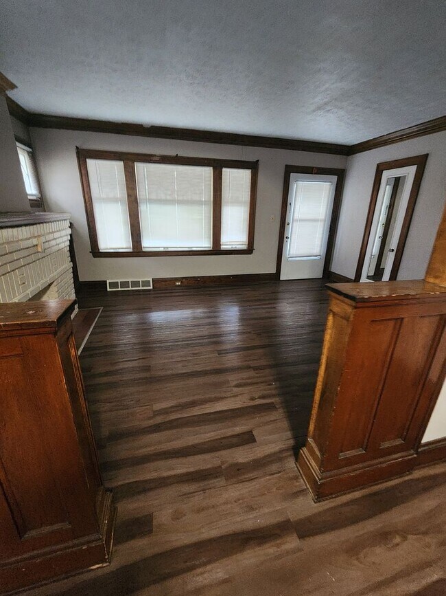 Building Photo - 128th,E.2680