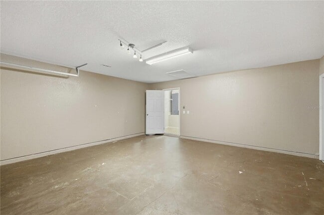 Building Photo - 91 Fir Dr