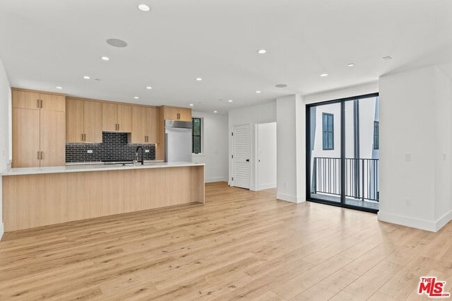 Building Photo - 5540 Tova Rd