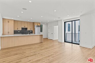 Building Photo - 5540 Tova Rd
