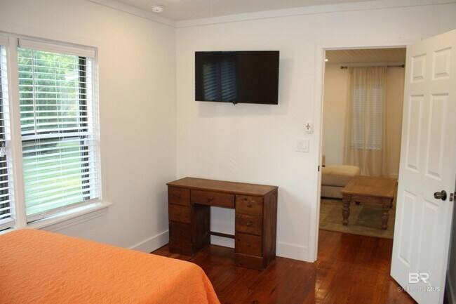 Building Photo - 852 Prospect Ave