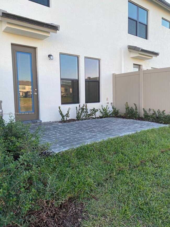 Building Photo - 2151 Appleton Cir S