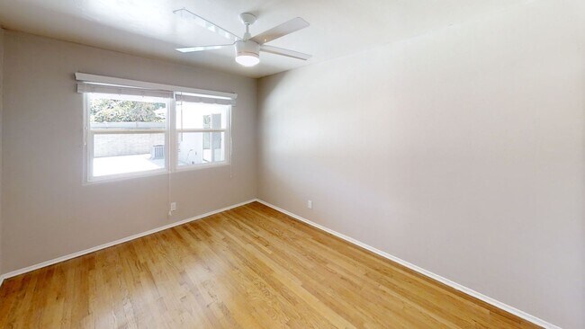 Building Photo - 7BD on Mary Lane! Huge Front Patio, Back Y...