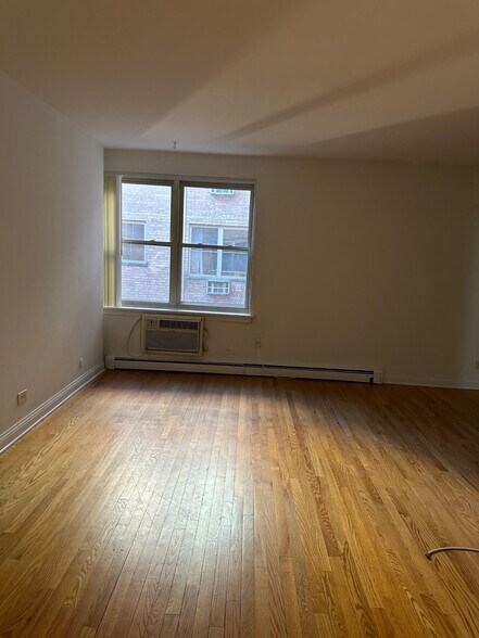 Building Photo - 3710 N Pine Grove Ave