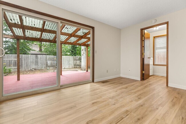 Building Photo - Must See! 3 bed/2 bath home with amazing private backyard - Double Garage/Community Pool