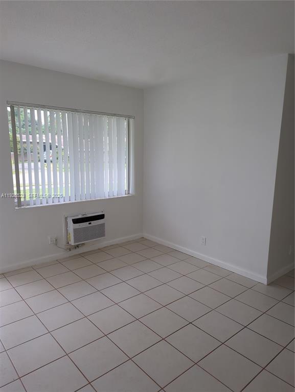 Building Photo - 1544 Arthur St