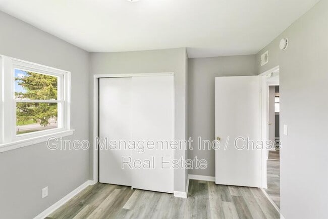 Building Photo - 1021 Tollview Ave