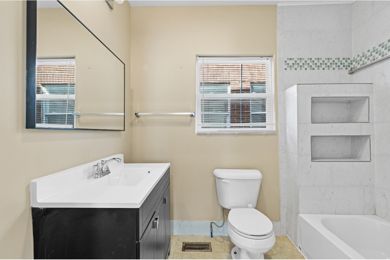 Building Photo - 873 E Livingston Ave