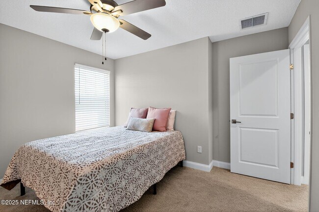 Building Photo - 244 Daydream Ave