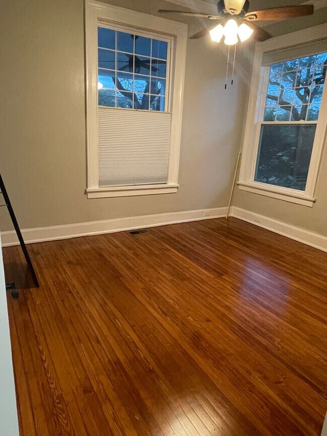 Building Photo - Gorgeous 3BD/2BA ON Napoleon Ave with Off Street Parking