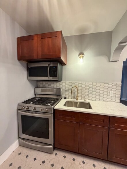 Building Photo - 5600 W National Ave