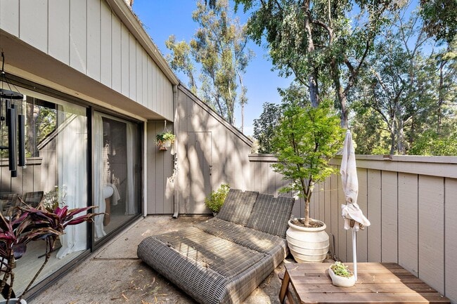 Building Photo - Charming Townhome in Turtle Rock