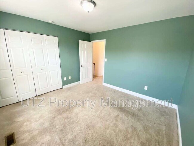 Building Photo - 538 Wellington Ct