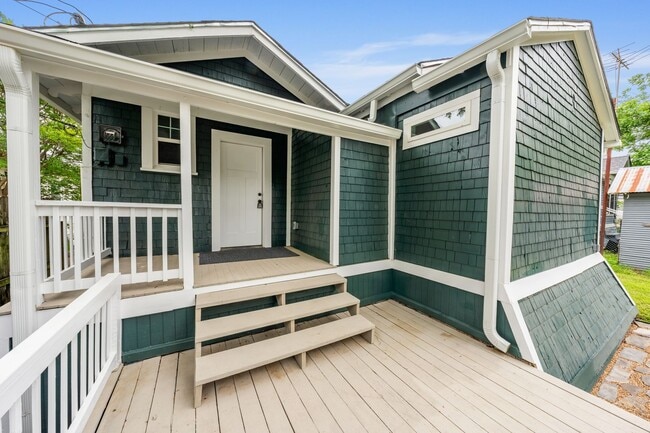 Building Photo - Charming 3 Bed / 2 Bath Single-Family Home with Detached 2-Car Garage in Temple ISD