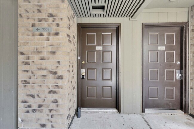 Building Photo - 8888 Tallwood Dr